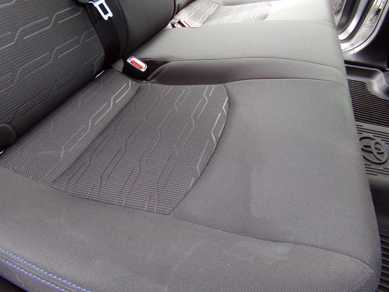 Used 2022 Toyota RAV4 SE image 32