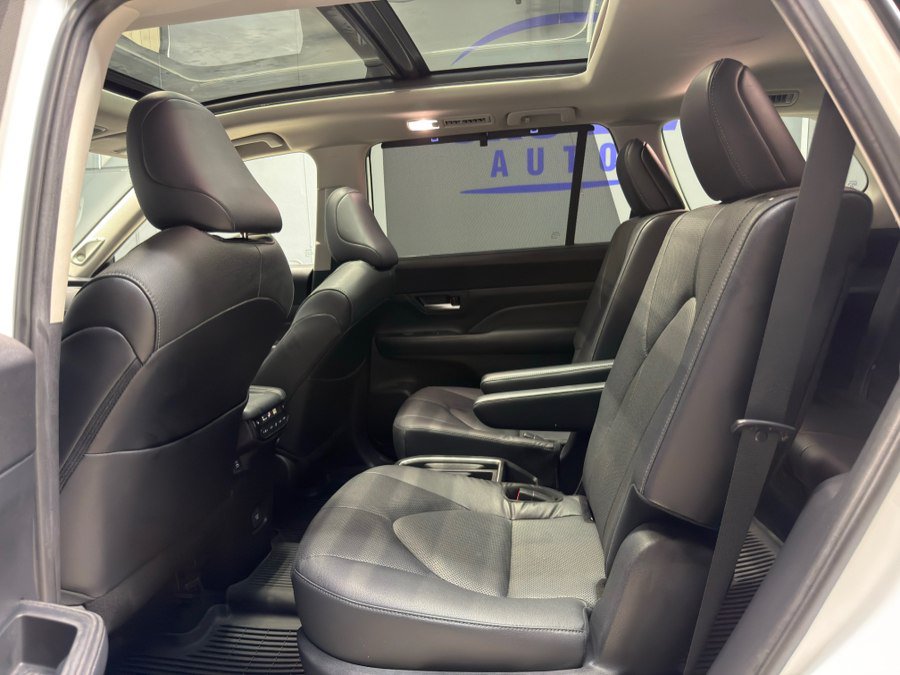Used 2024 Toyota Grand Highlander AWD image 38