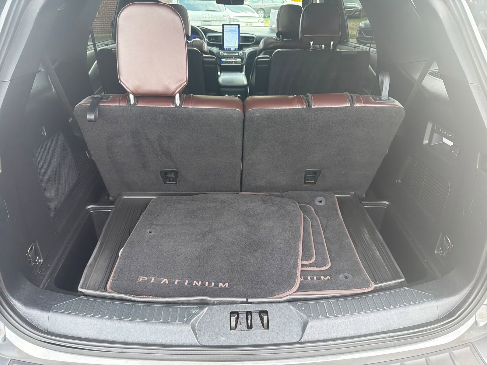 Used 2020 Ford Explorer Platinum w/ Premium Technology Package AWD/4WD image 30