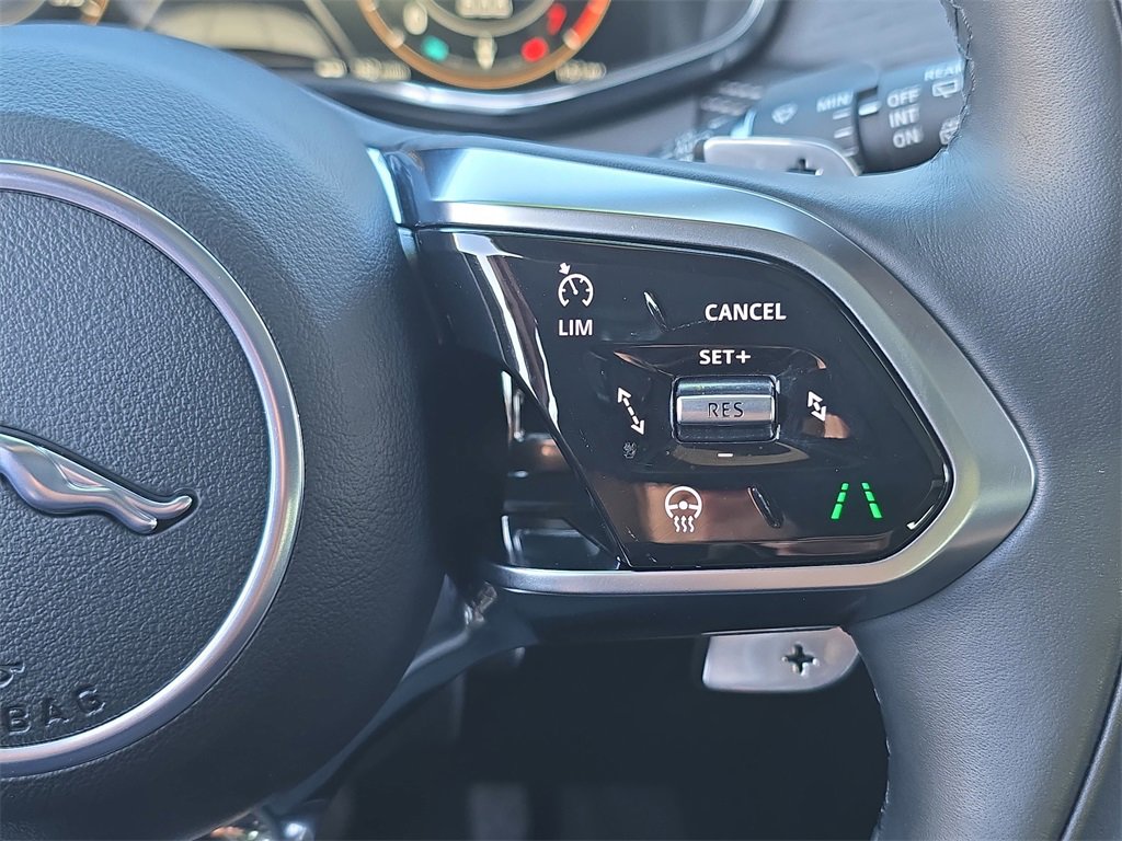 Certified 2025 Jaguar F-PACE R-Dynamic S image 18