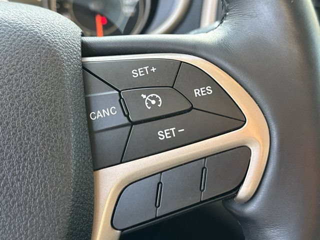 Used 2016 Jeep Cherokee Limited AWD/4WD image 27
