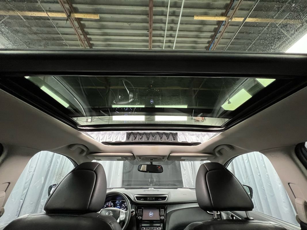 Used 2016 Nissan Rogue SL image 18