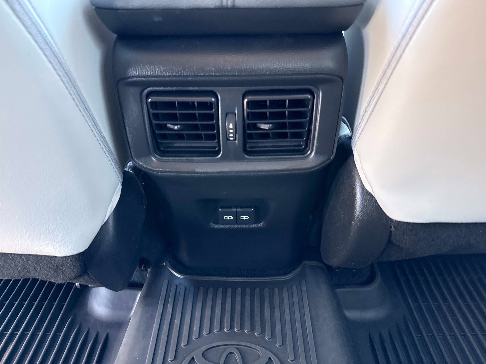 Used 2024 Toyota RAV4 XLE Premium image 17