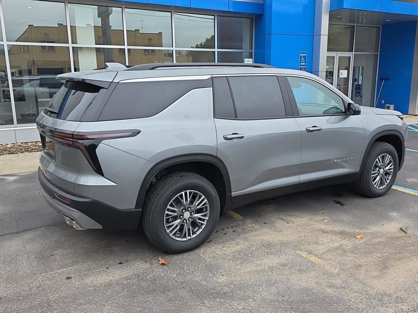 New 2026 Chevrolet Traverse LT image 14