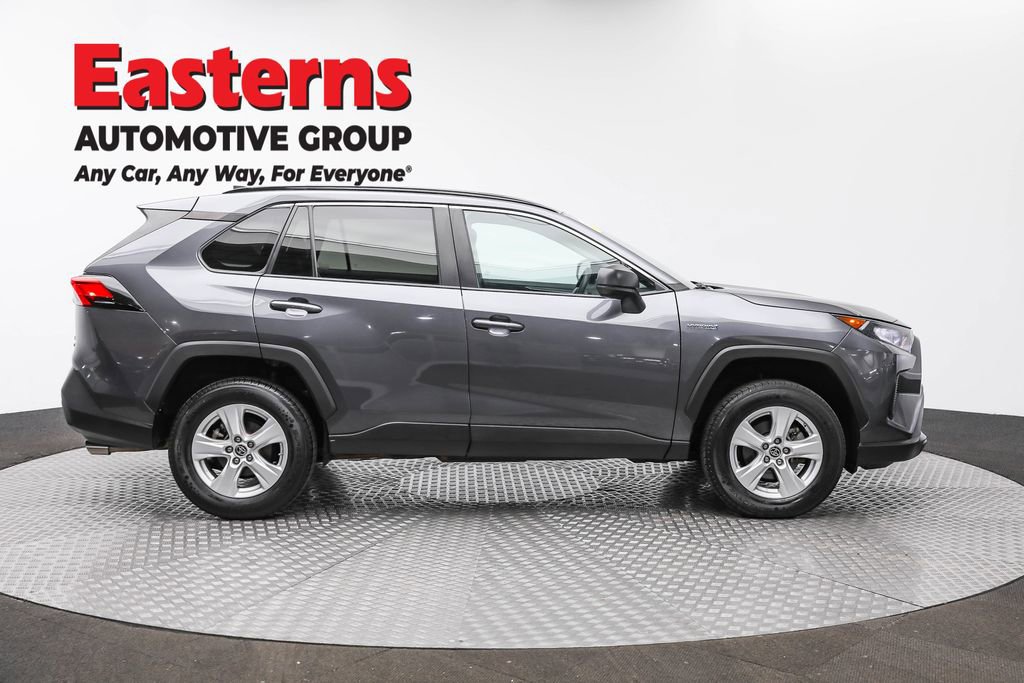Used 2021 Toyota RAV4 LE image 4