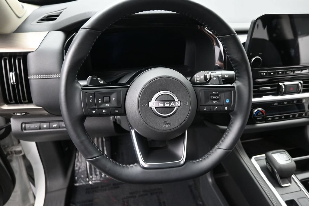 Used 2023 Nissan Pathfinder Platinum AWD/4WD image 15