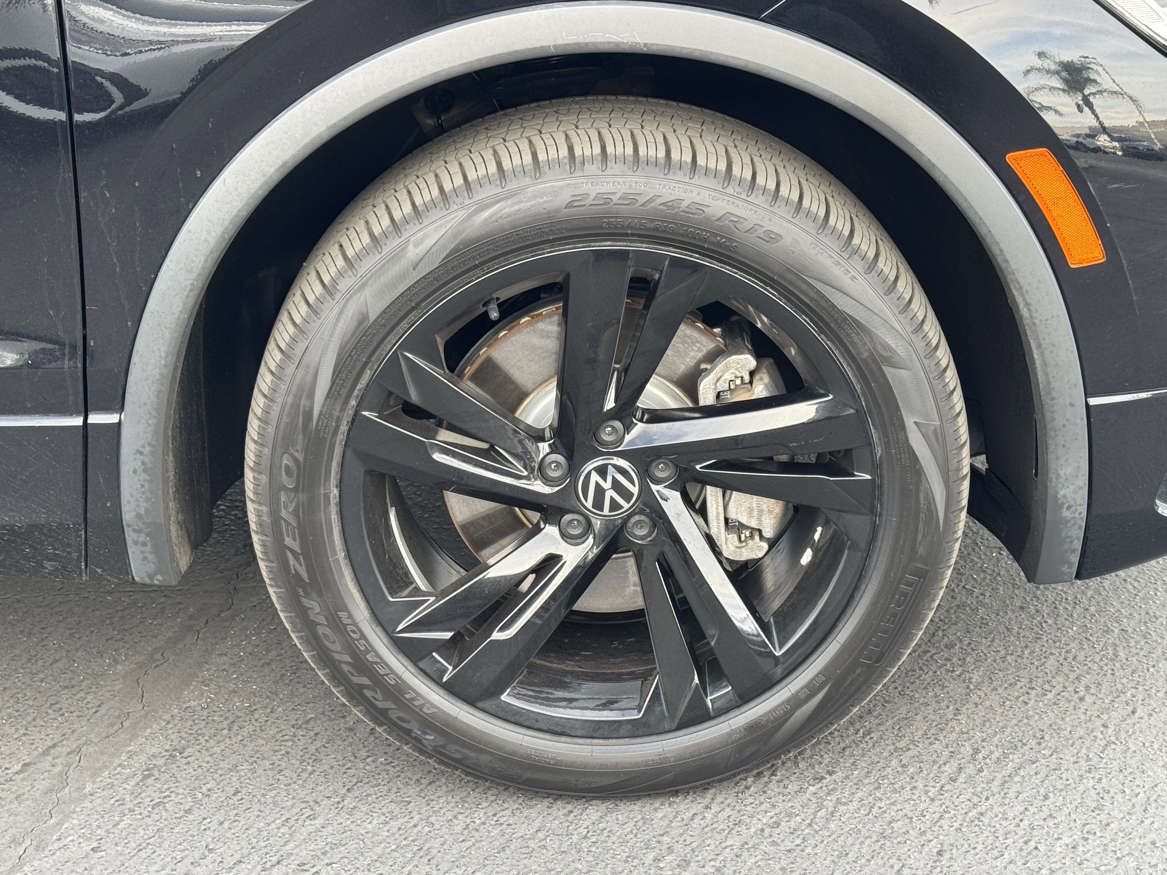 Certified 2023 Volkswagen Tiguan SE R-Line image 12