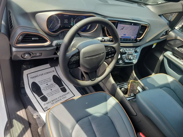 New 2027 Chrysler Pacifica Pinnacle w/ Theater Group FWD image 13