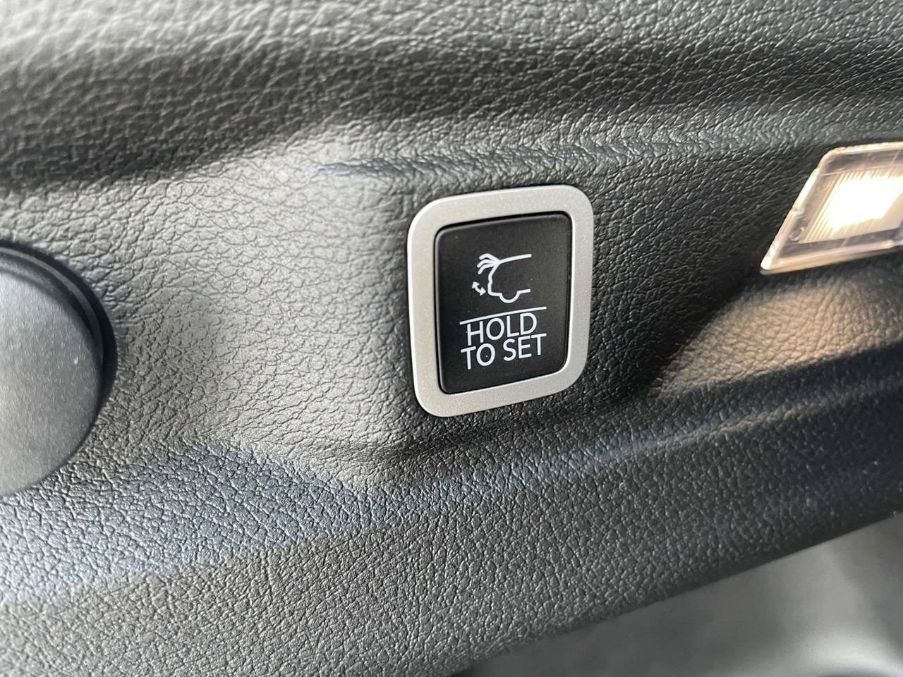 New 2025 Jeep Grand Cherokee L Limited w/ Black Appearance Package image 34