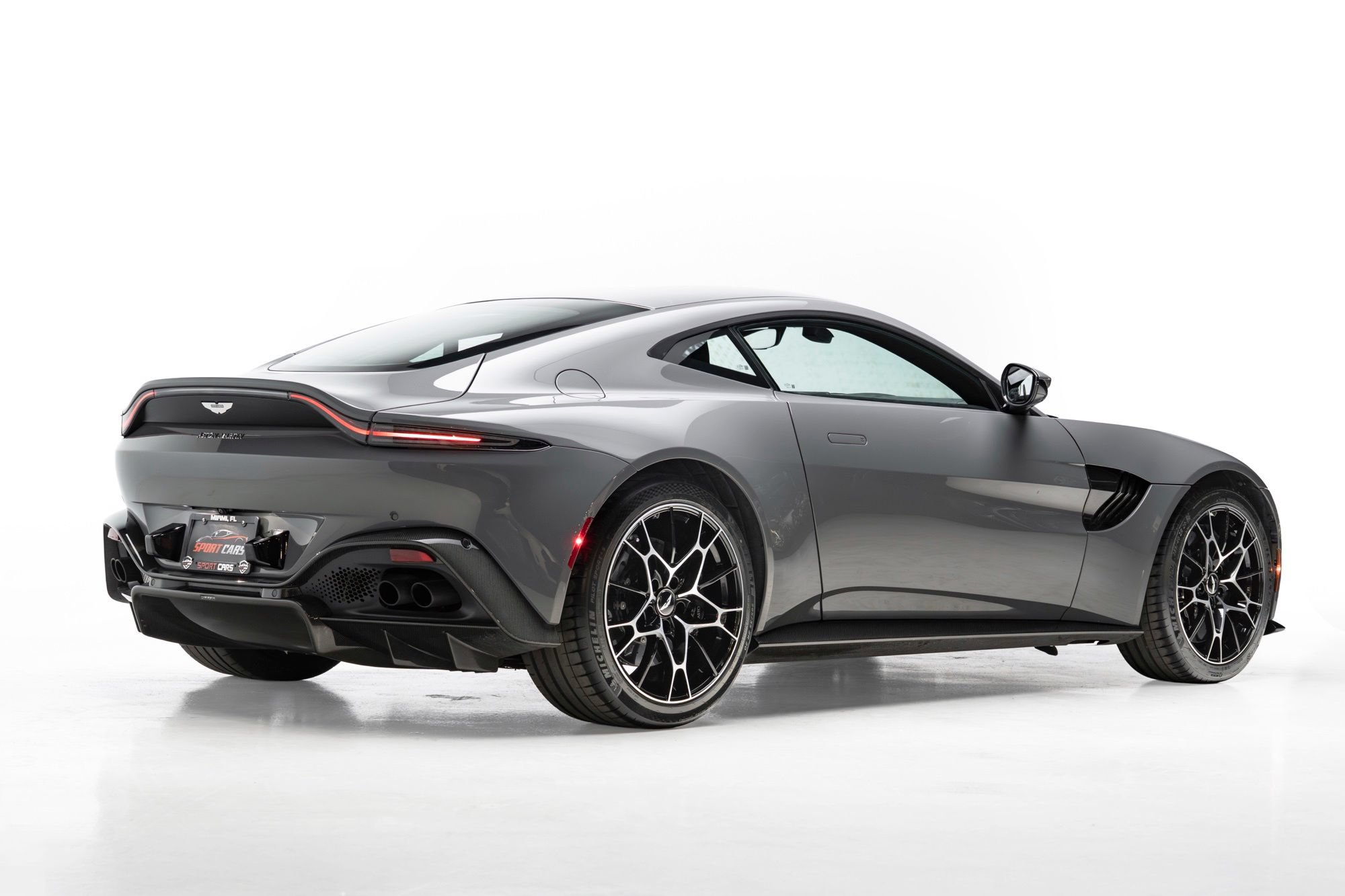 Used 2020 Aston Martin V8 Vantage AMR RWD image 8