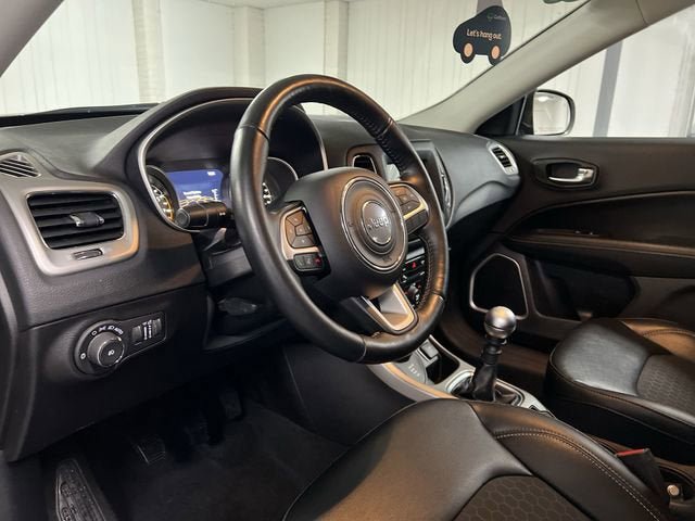 Used 2019 Jeep Compass Latitude w/ Popular Equipment Group AWD/4WD image 10