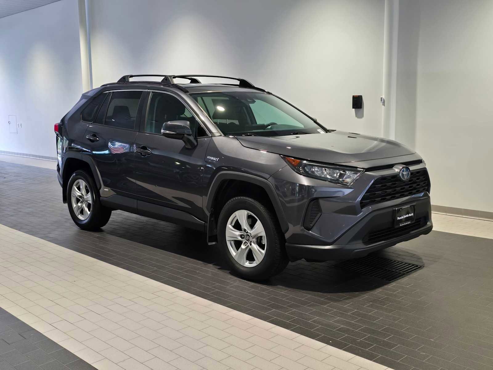 Used 2019 Toyota RAV4 LE image 9