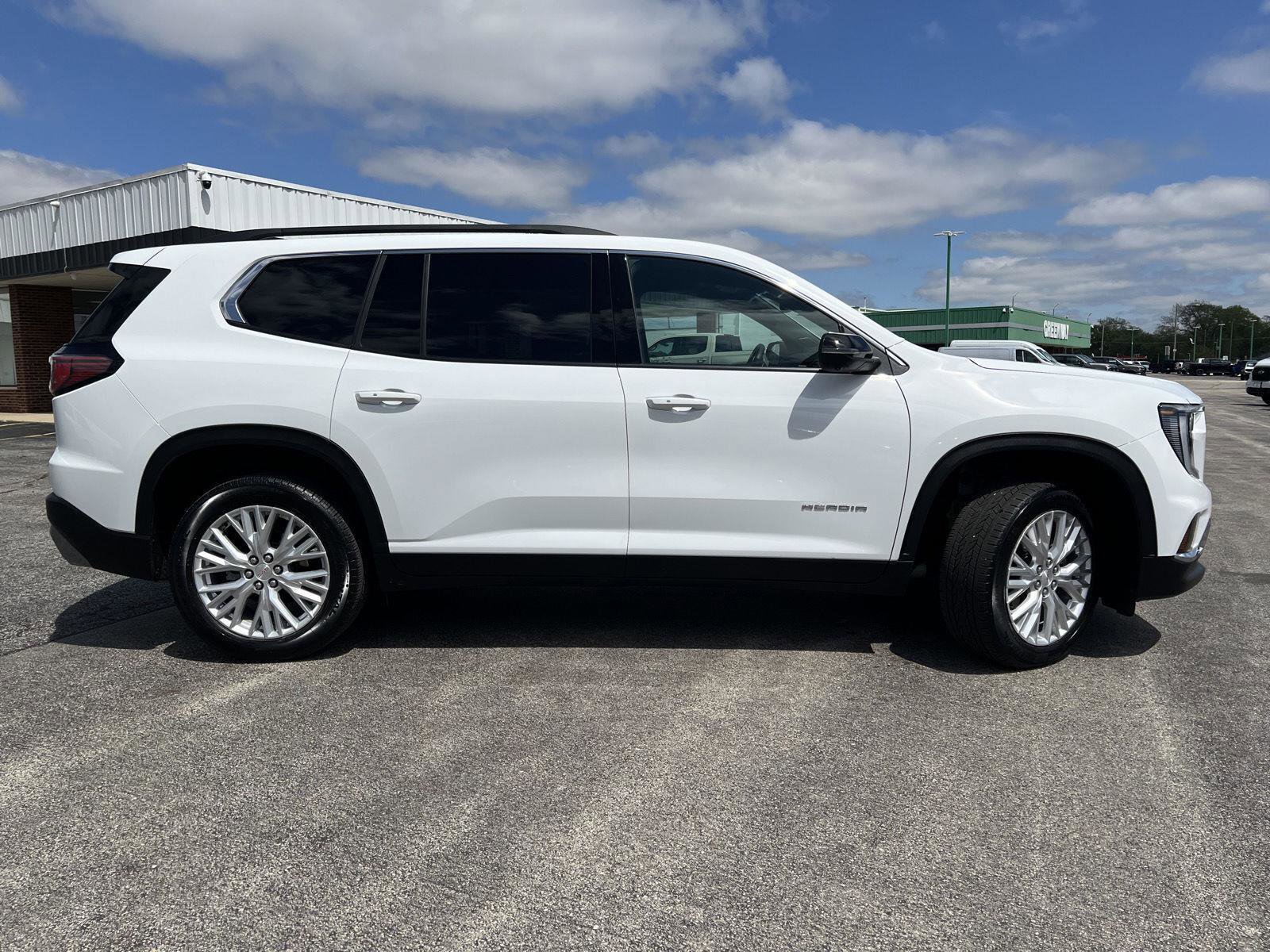 Used 2024 GMC Acadia Elevation AWD/4WD image 3