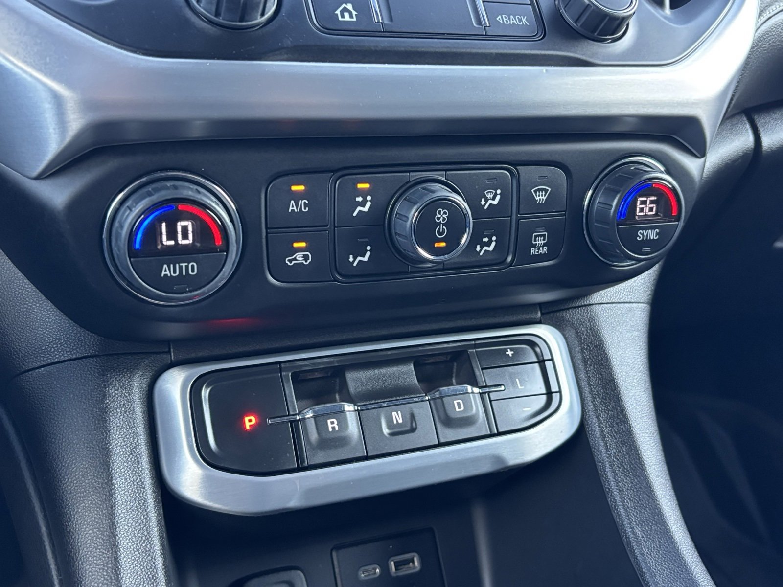 Used 2021 GMC Acadia SLE w/ Driver Convenience Package image 24