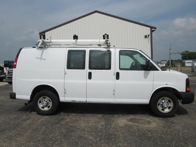 Used 2015 Chevrolet Express 2500 RWD image 2