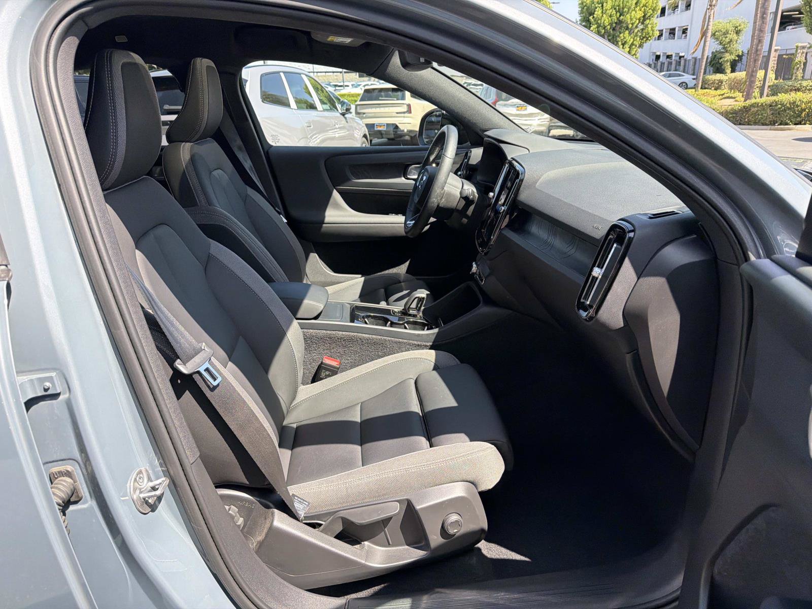 Certified 2023 Volvo C40 Recharge Core w/ Protection Package Premier AWD/4WD image 19