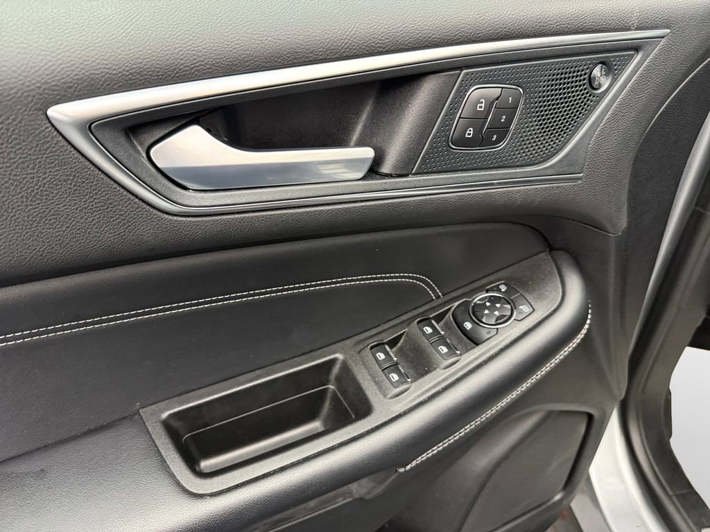 Used 2024 Ford Edge Titanium image 14