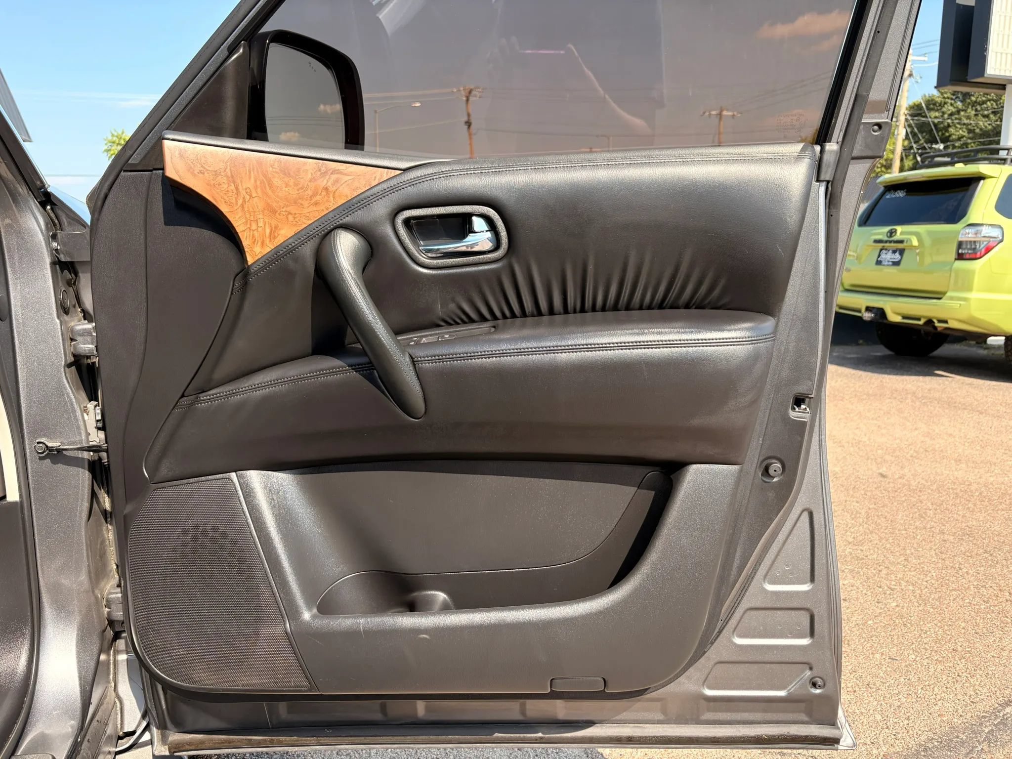 Used 2021 Nissan Armada SL w/ Captain's Chairs Package AWD/4WD image 12