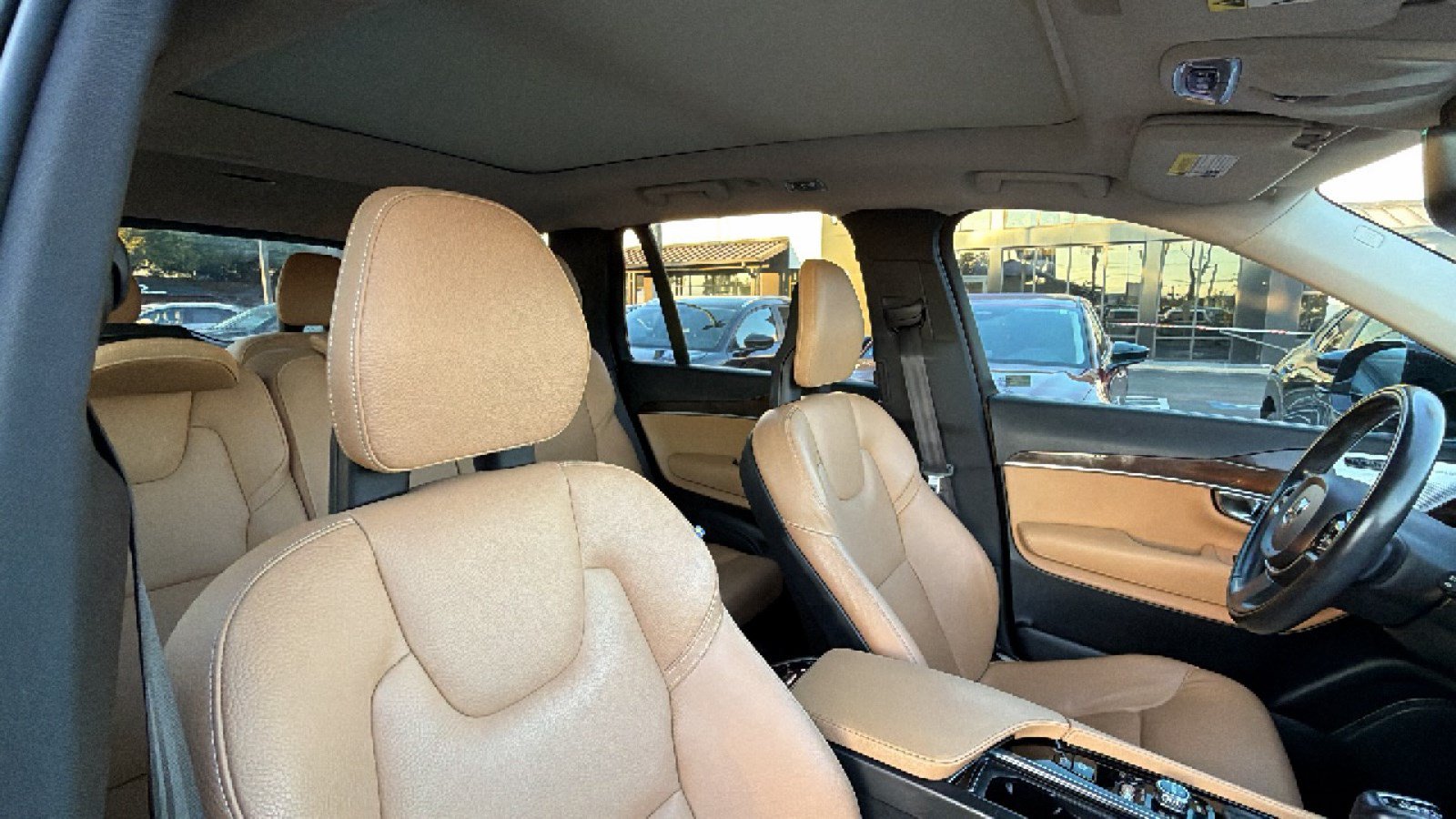 Used 2016 Volvo XC90 T6 Momentum w/ Momentum Plus Package AWD/4WD image 30