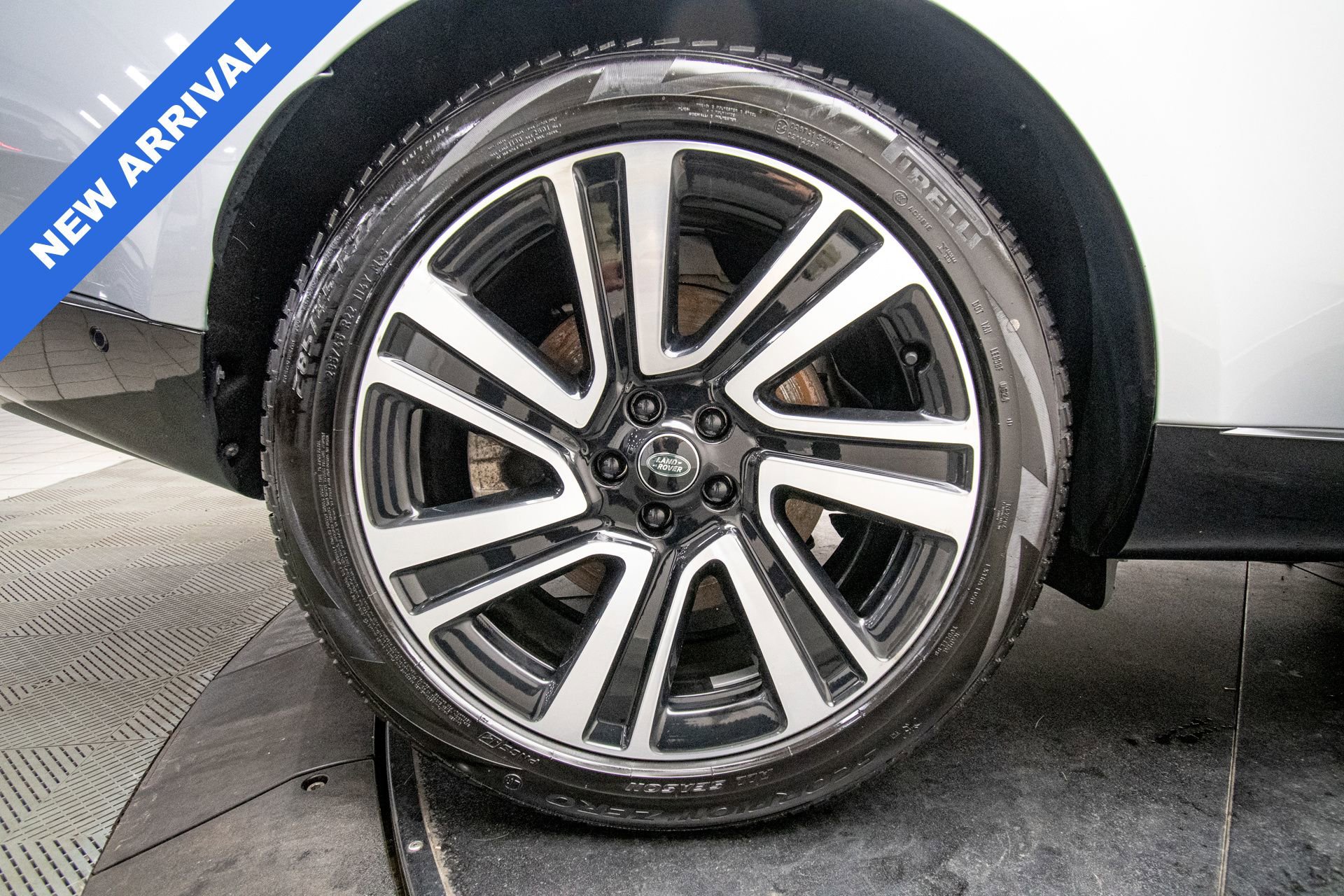 Used 2023 Land Rover Range Rover SE image 32