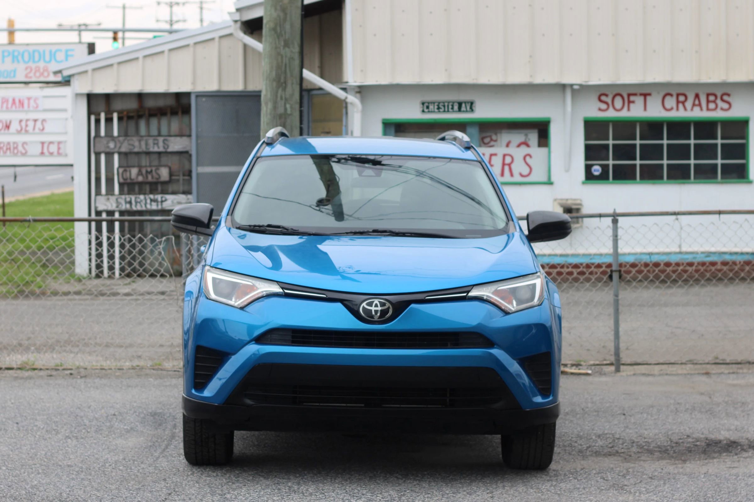 Used 2018 Toyota RAV4 LE FWD image 2