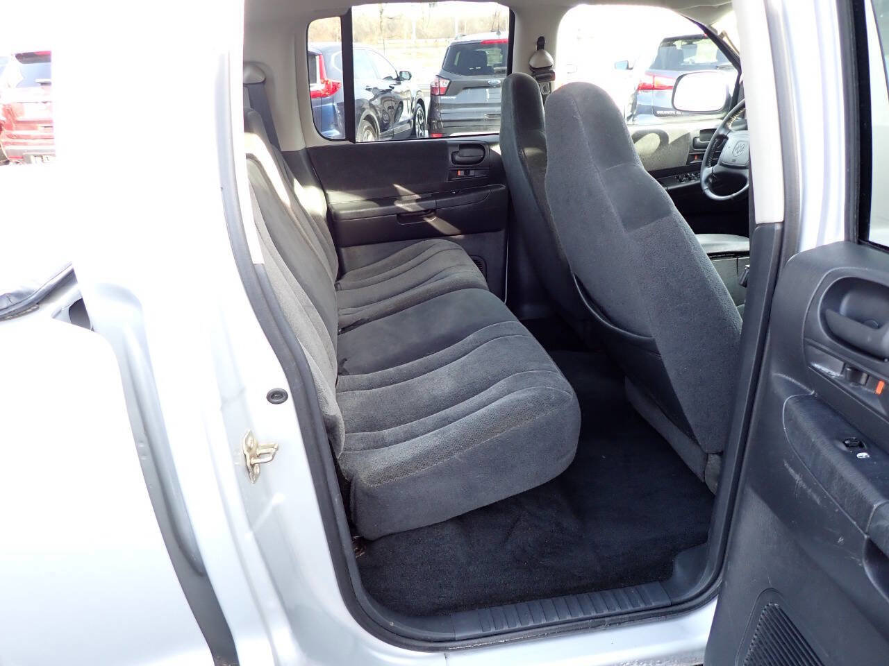 Used 2004 Dodge Dakota Sport w/ Deluxe Convenience Group image 11