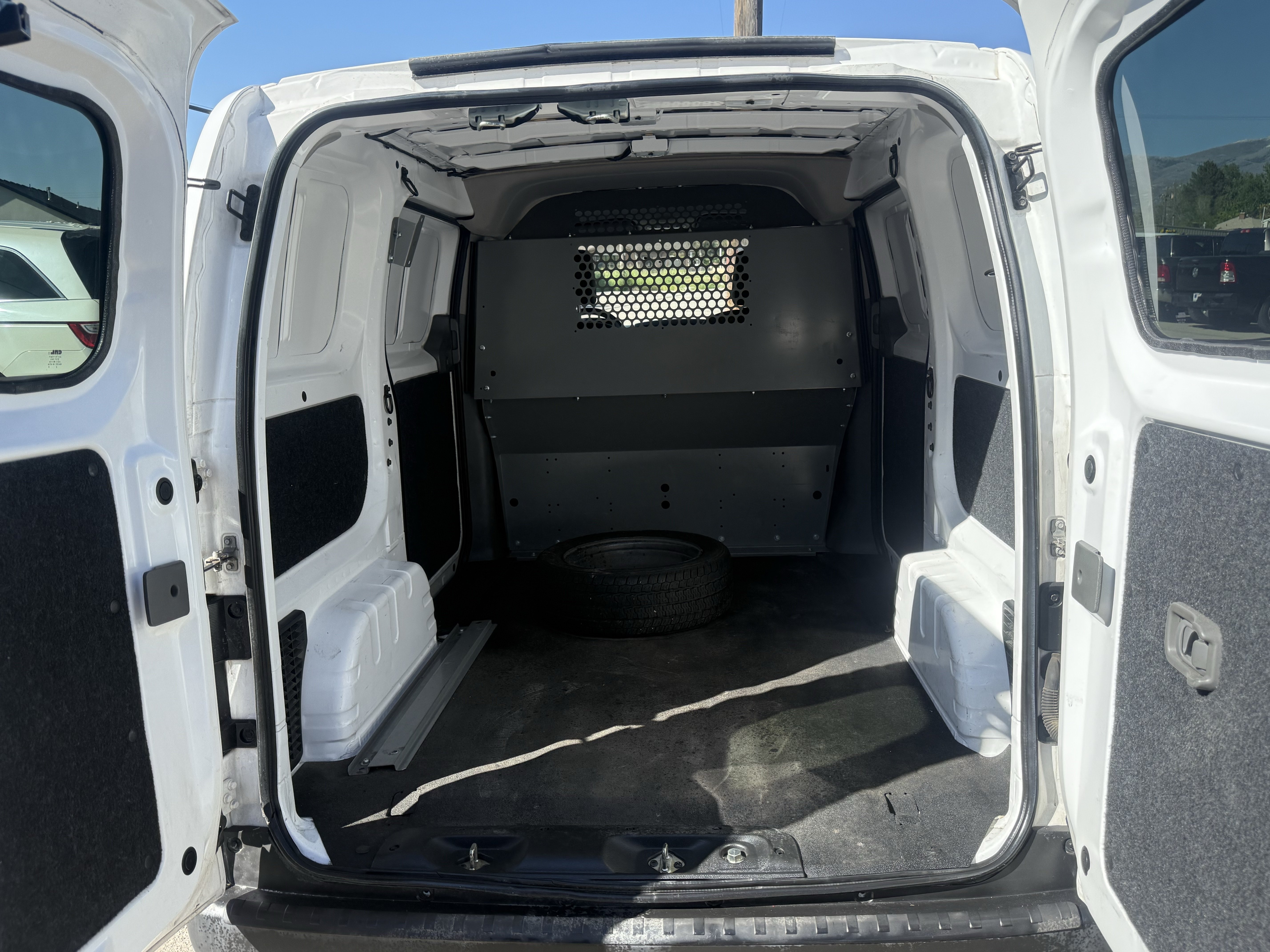 Used 2020 Nissan NV200 S FWD image 17