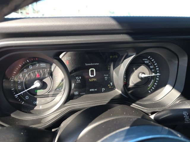 Used 2025 Jeep Wrangler Unlimited Sahara w/ Safety Group AWD/4WD image 16