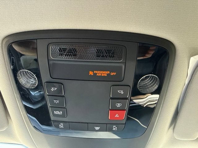 Used 2025 Kia Carnival FWD image 35