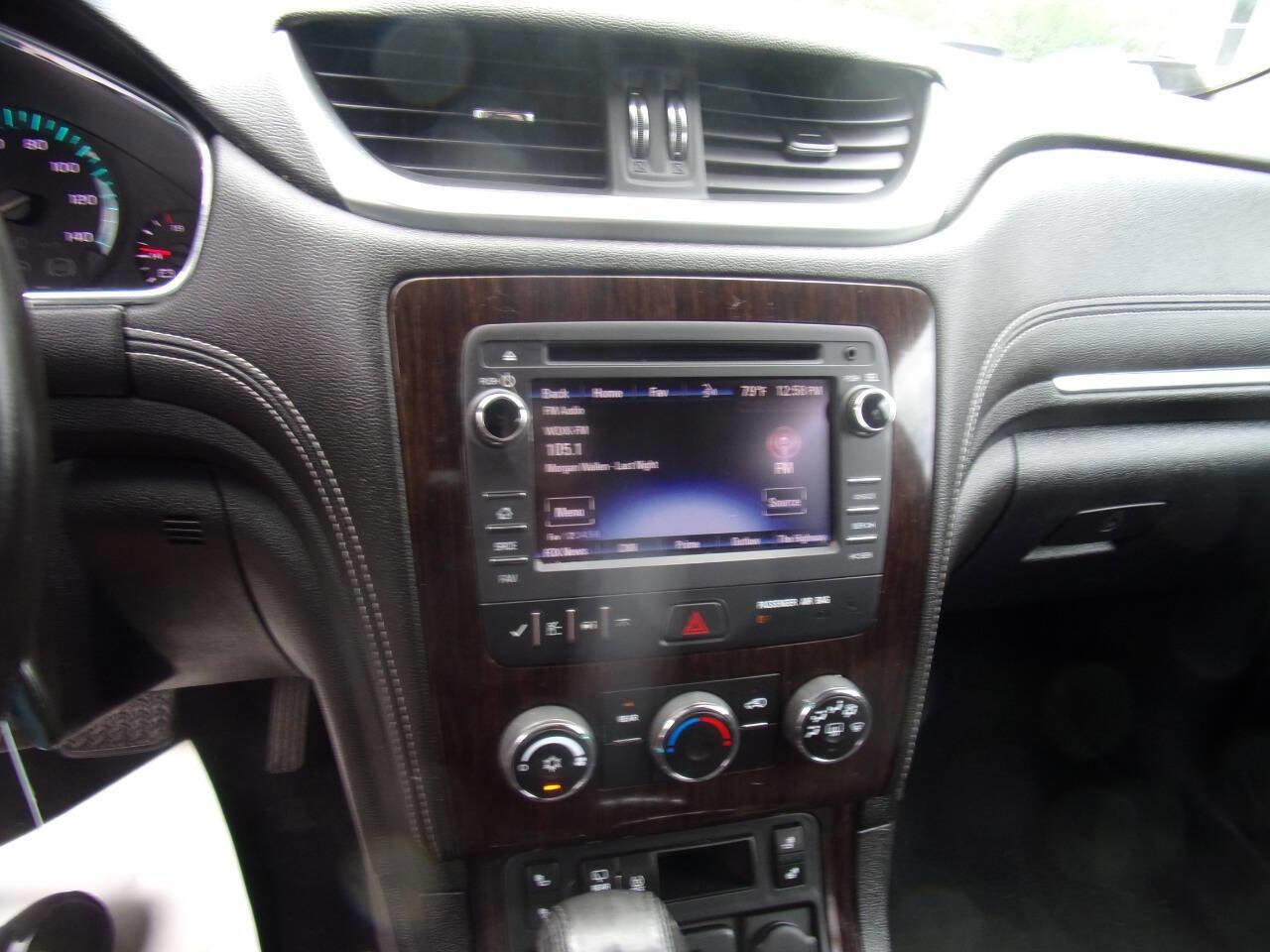 Used 2017 Chevrolet Traverse LT w/ Style and Technology Package image 26