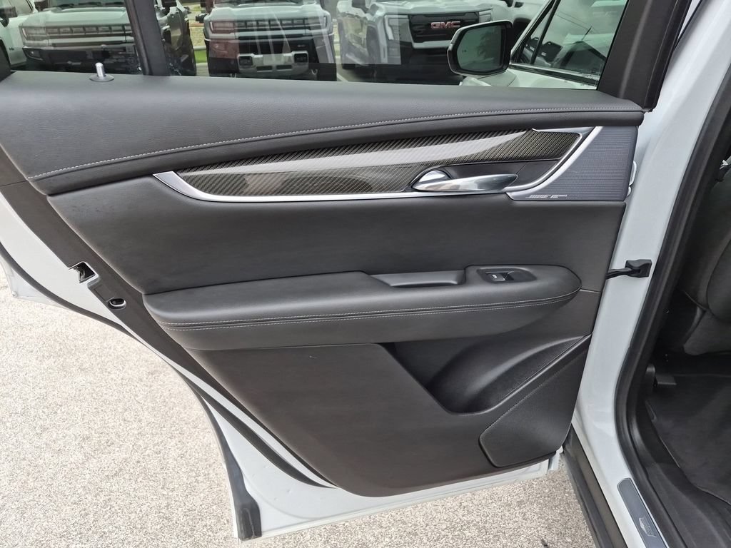 Used 2023 Cadillac XT6 Sport w/ Technology Package AWD/4WD image 36