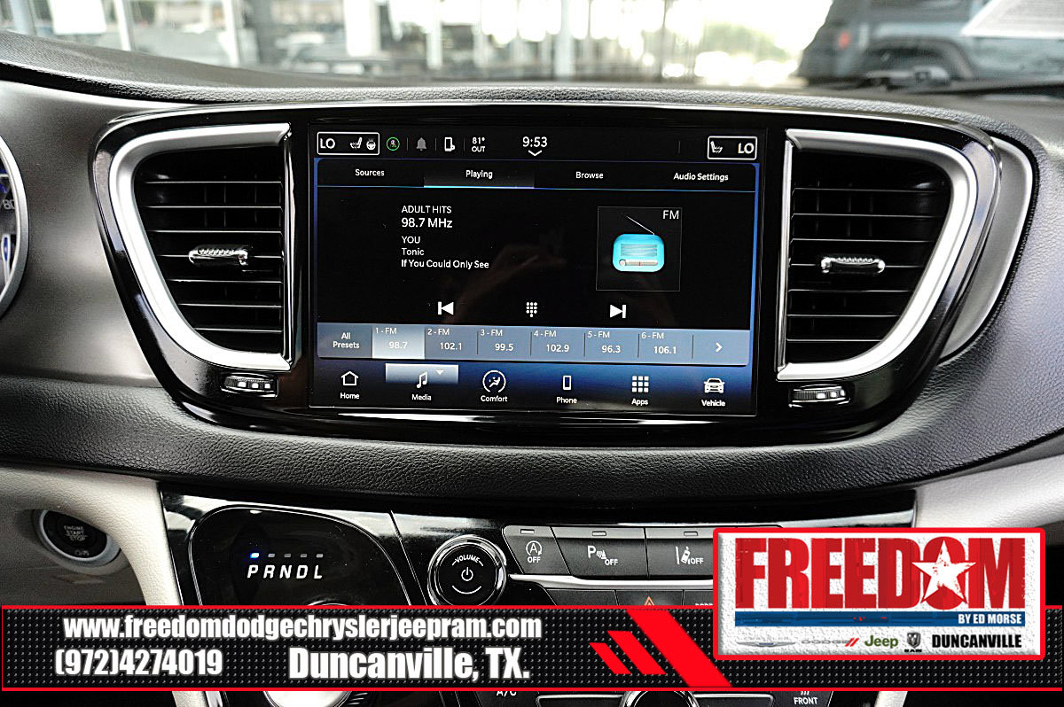 Used 2024 Chrysler Pacifica Touring-L FWD image 22