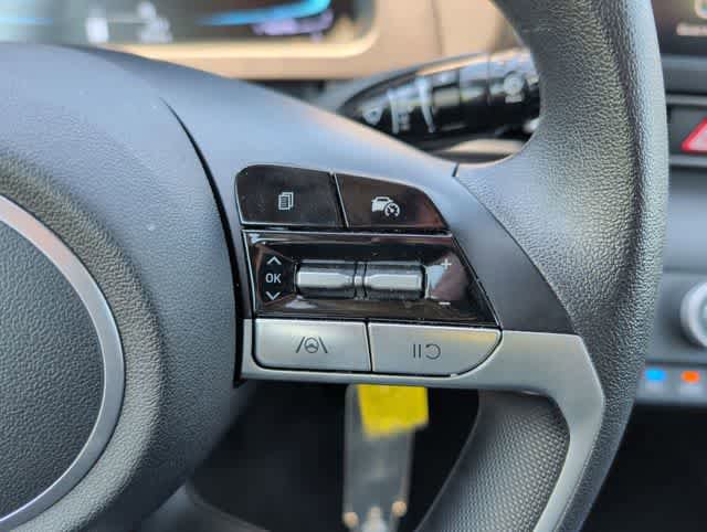 Used 2025 Hyundai Elantra SE FWD image 20