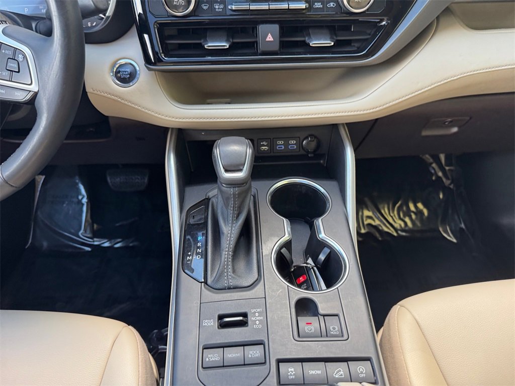 Used 2022 Toyota Highlander XLE image 11