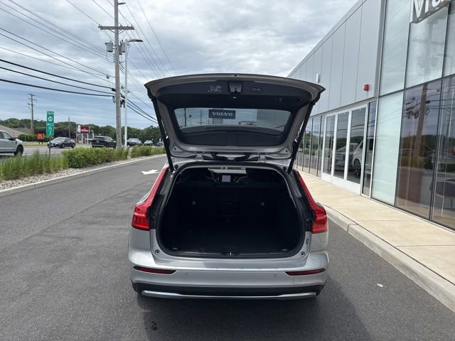 Certified 2025 Volvo V60 B5 Cross Country Plus AWD/4WD image 11