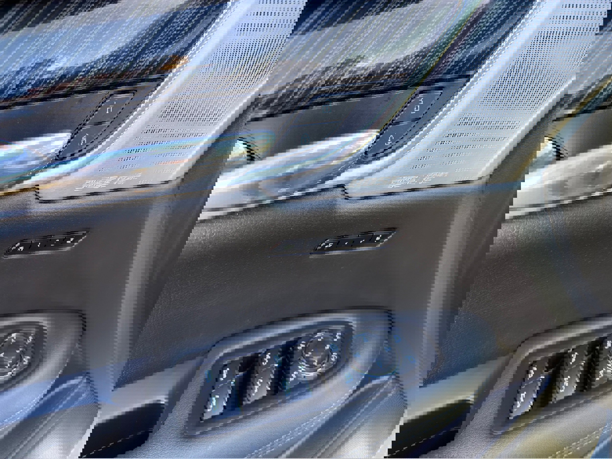 Used 2024 Cadillac XT6 Premium Luxury image 28