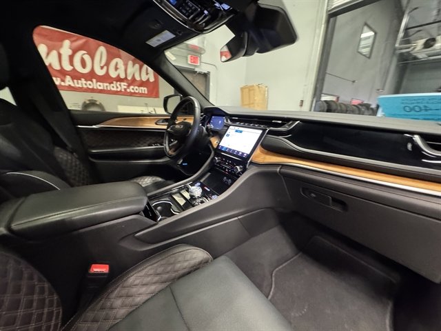 Used 2022 Jeep Grand Cherokee Summit AWD/4WD image 12