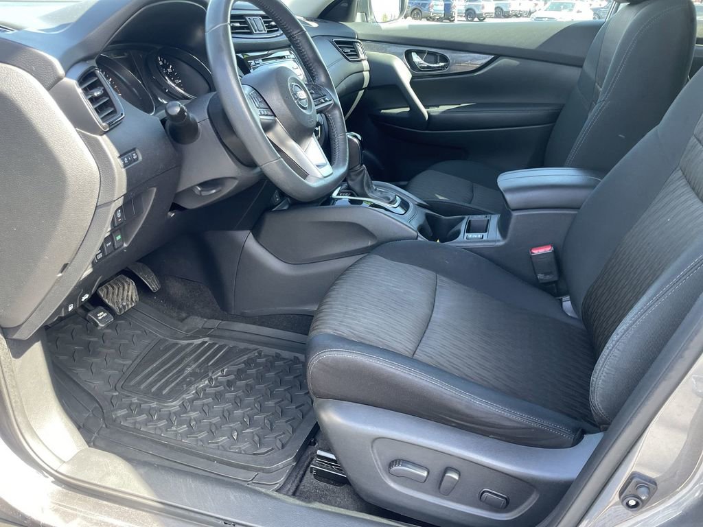 Used 2017 Nissan Rogue SV image 9