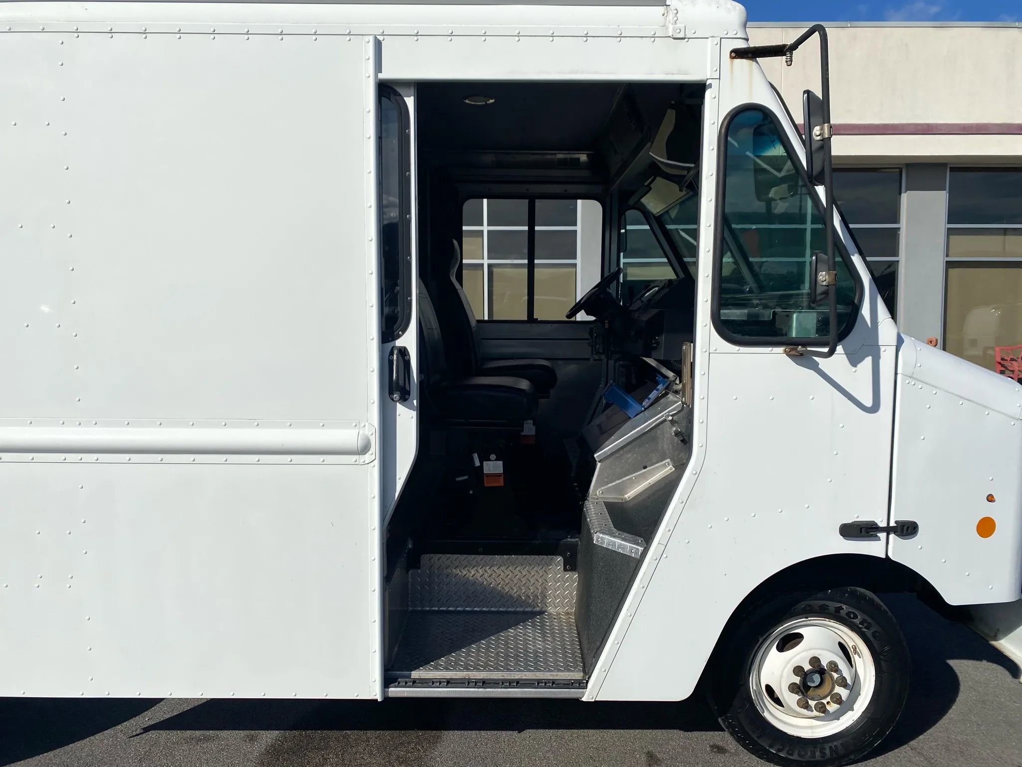 Used 2014 Ford E-350 and Econoline 350 Super Duty w/ A/C Prep Package RWD image 14