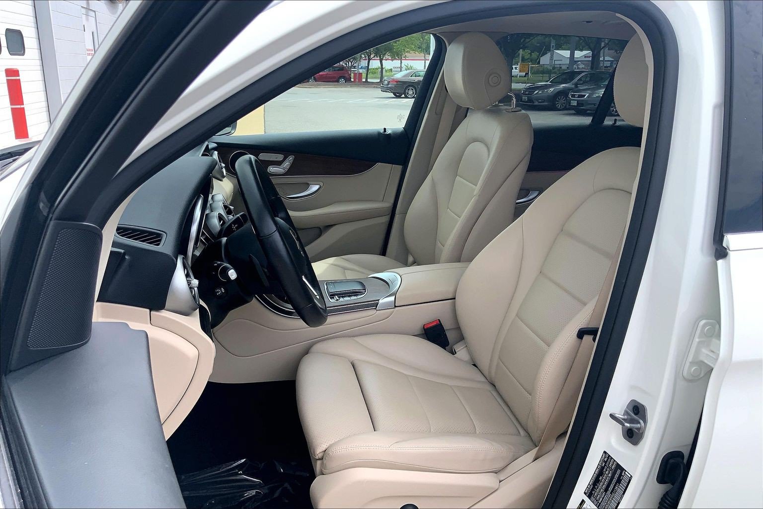 Used 2022 Mercedes-Benz GLC 300 4MATIC w/ Premium Package Lite image 30