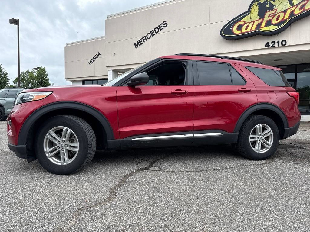 Used 2024 Ford Explorer XLT w/ Equipment Group 202A AWD/4WD image 6