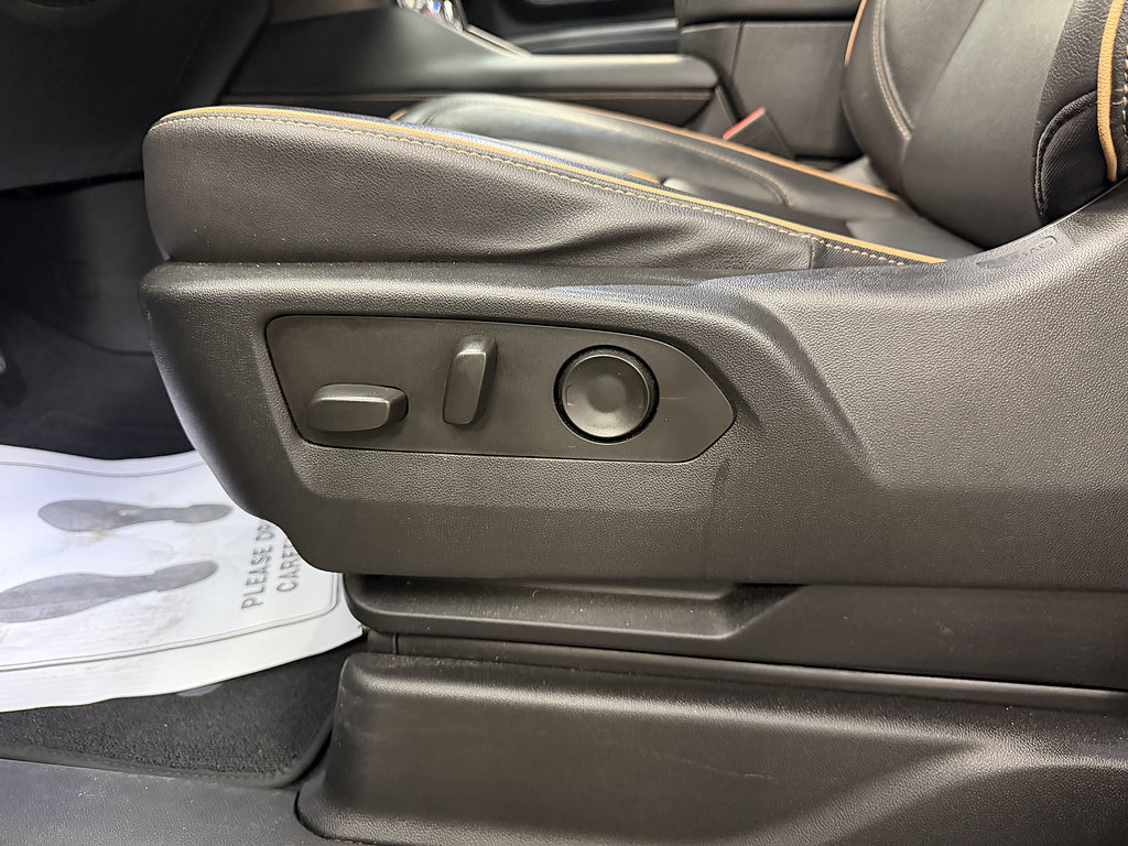 Used 2023 GMC Yukon AT4 w/ AT4 Premium Package AWD/4WD image 25