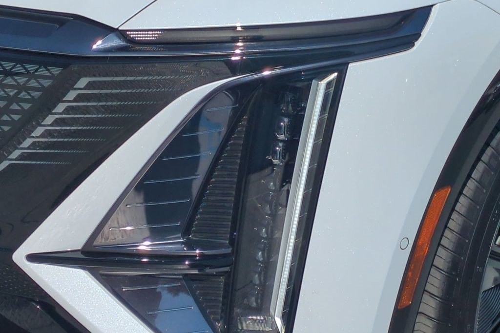 Certified 2026 Cadillac Lyriq Signature Sport AWD/4WD image 7