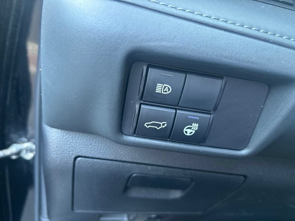 Used 2022 Toyota Highlander XLE AWD/4WD image 17
