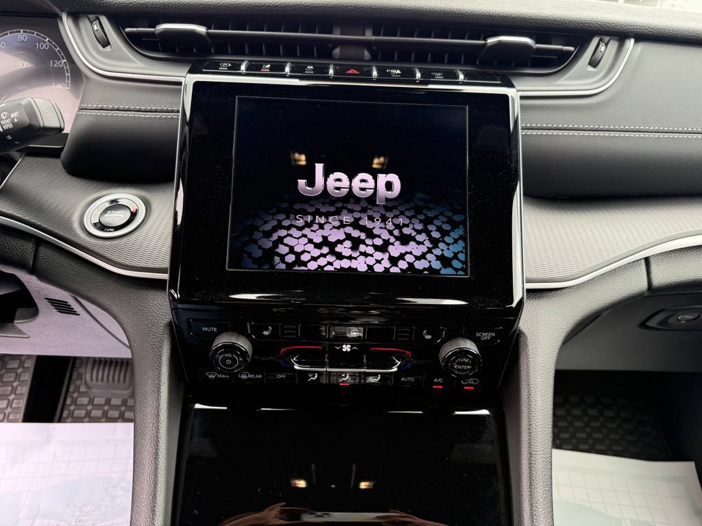 Used 2025 Jeep Grand Cherokee L Laredo w/ Luxury Tech Group I AWD/4WD image 30