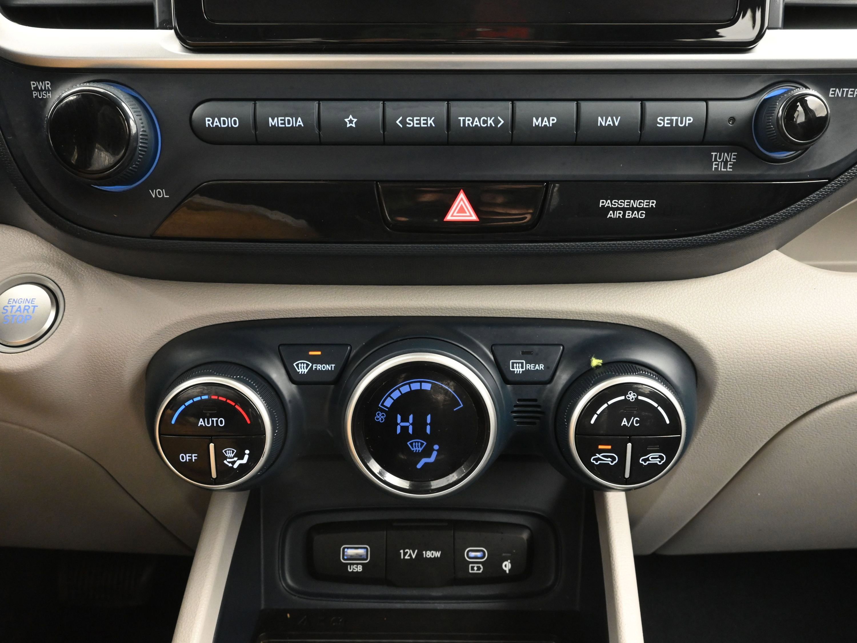 Used 2023 Hyundai Venue Limited w/ Cargo Package image 16