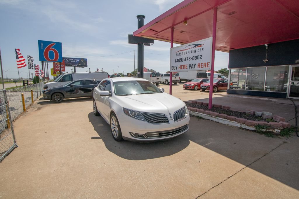 Used 2013 Lincoln MKS FWD image 2