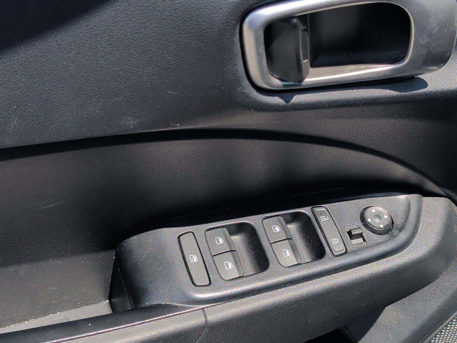 Used 2021 Hyundai Venue SE FWD image 14