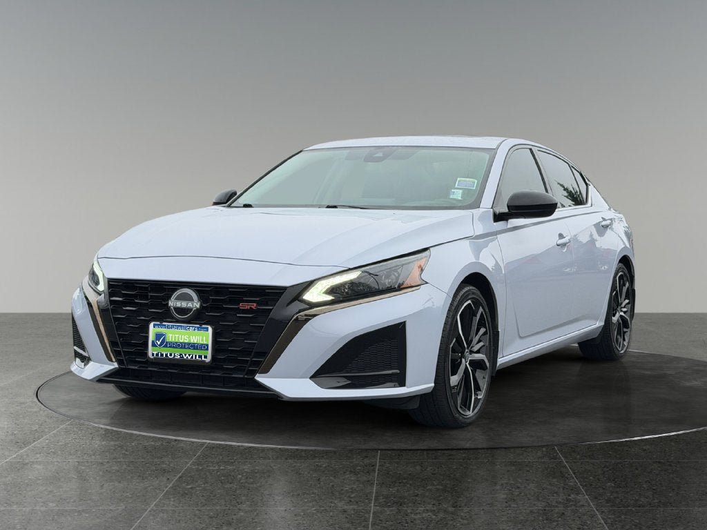 Used 2023 Nissan Altima 2.5 SR w/ SR Premium Package FWD image 3