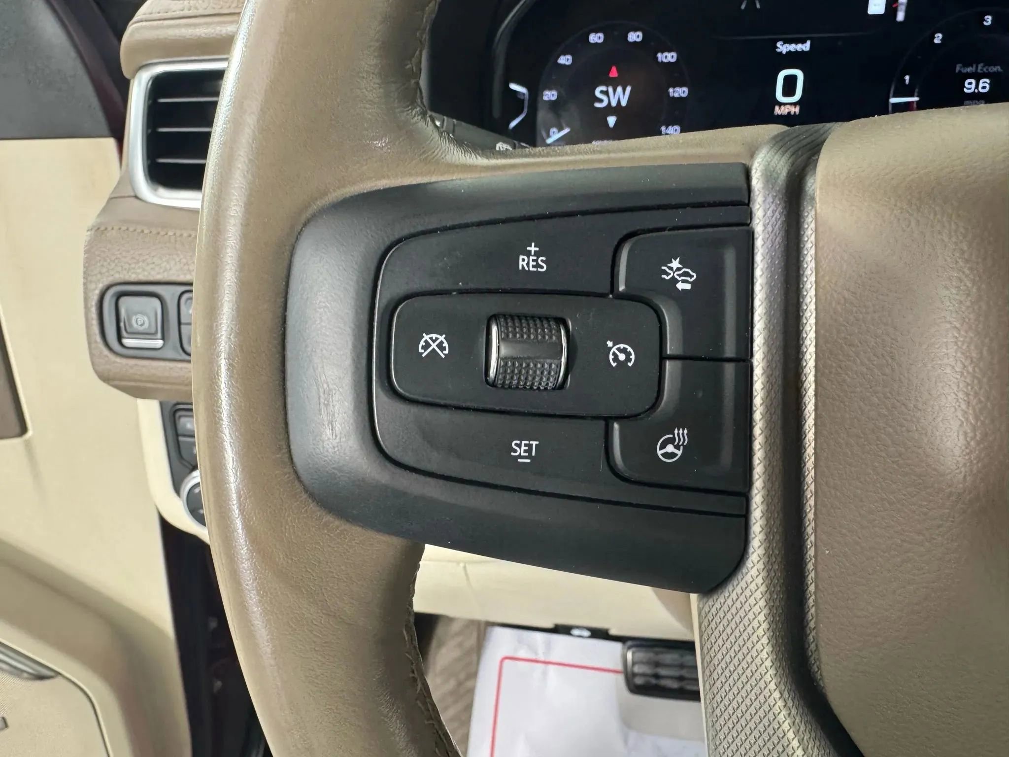 Used 2022 GMC Yukon XL Denali w/ Denali Premium Package image 17